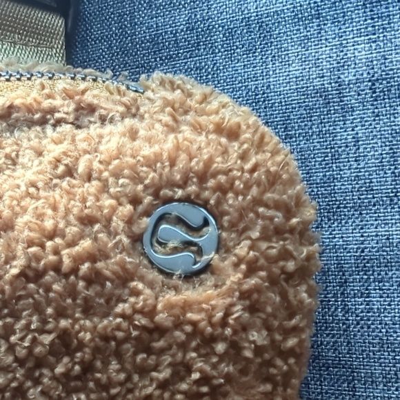 Lululemon everywhere Belt bag 1L - Picture 2 of 5